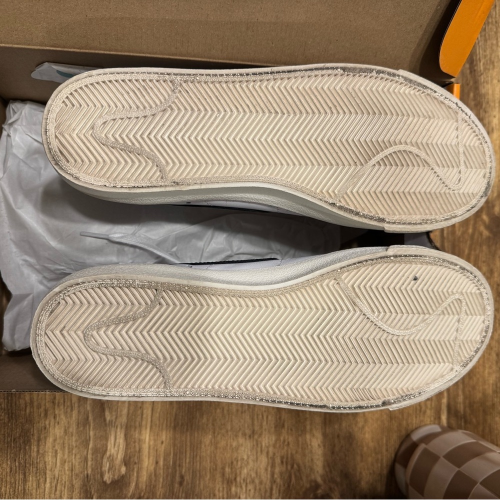 Nike Women’s Blazer 77 - Picture 2 of 7